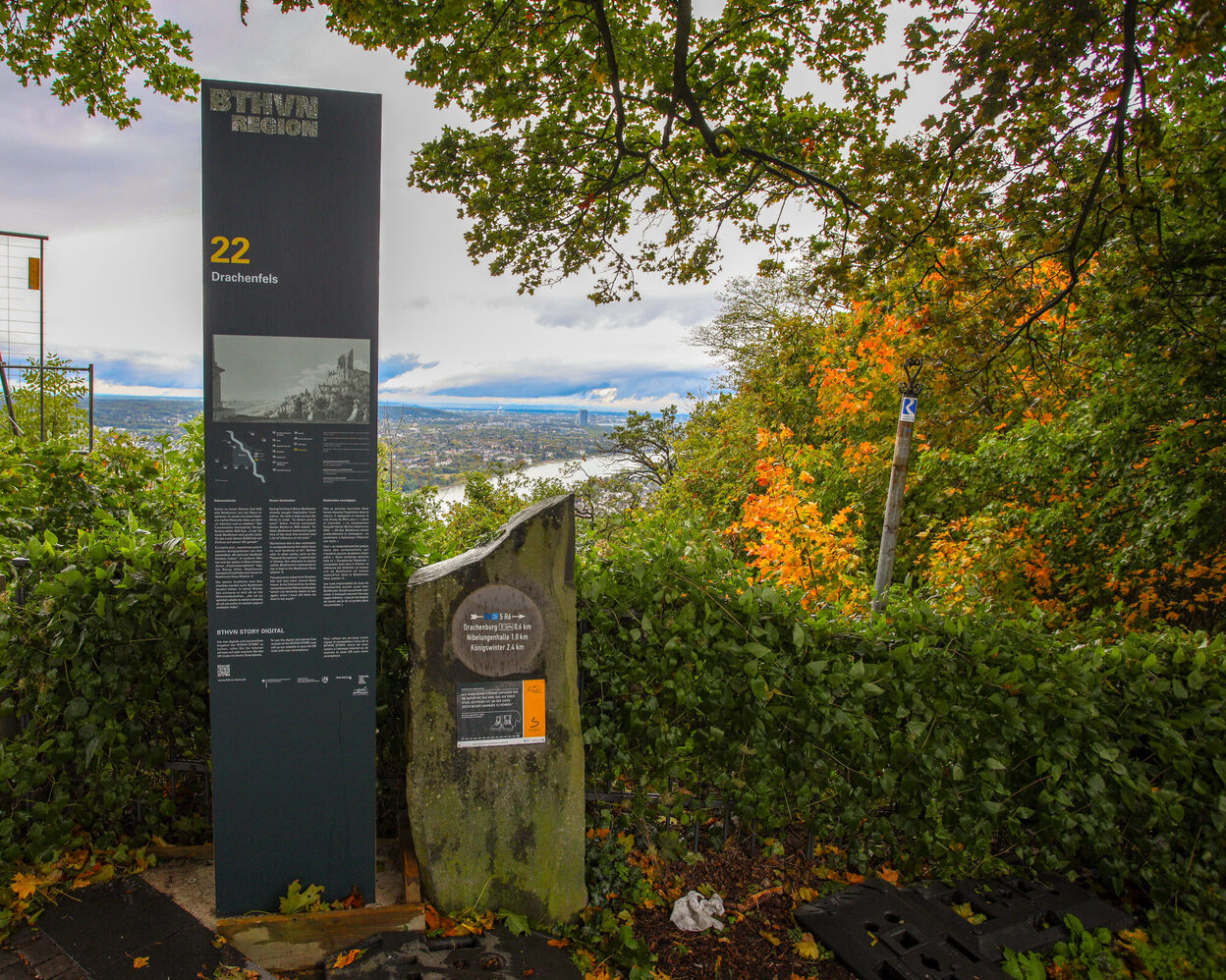 Stele 22 des Beethoven-Rundgangs auf dem Drachenfels