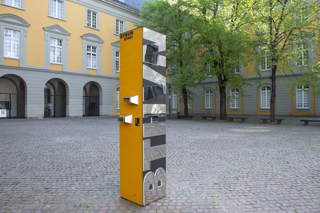 Stele 5 des Beethoven-Rundgangs an der Schlosskirche in Bonn