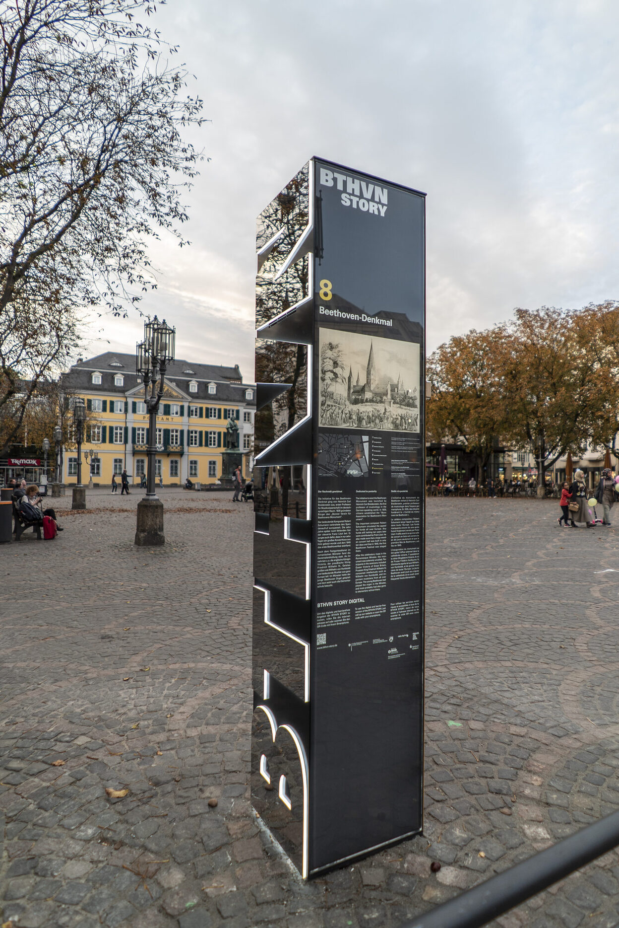 Chronoskop „Beethoven-Denkmal“ des Beethoven-Rundgangs auf dem Bonner Münsterplatz